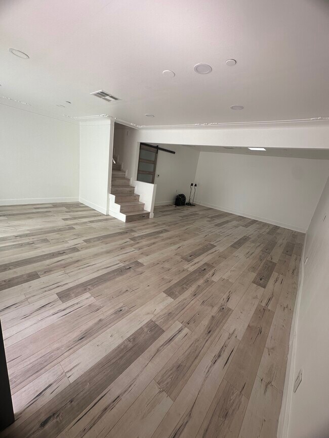Building Photo - 10861 Nettleton St