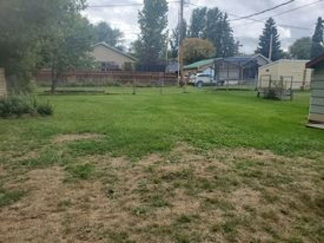 Building Photo - Marsenich- 2 bedroom house with fenced yard.