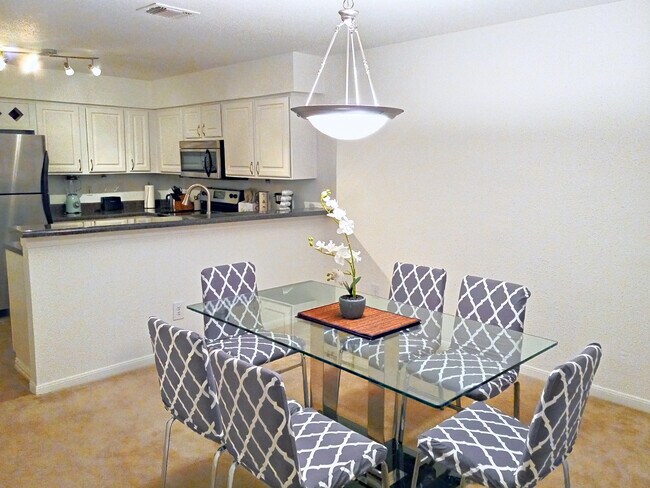 Foto del edificio - 2211 S Kirkwood Rd