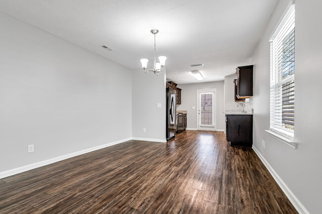 1318sf: Dining Room/Family Space - Cottages at Mount View