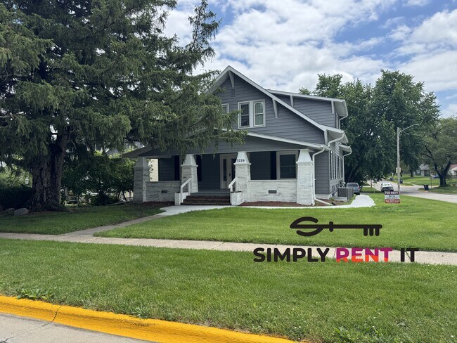 Foto del edificio - Renovated 2 Bedroom, 2 Bathroom on Campus!