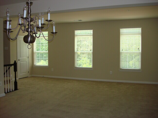 Foto del edificio - 340 Chessington Dr