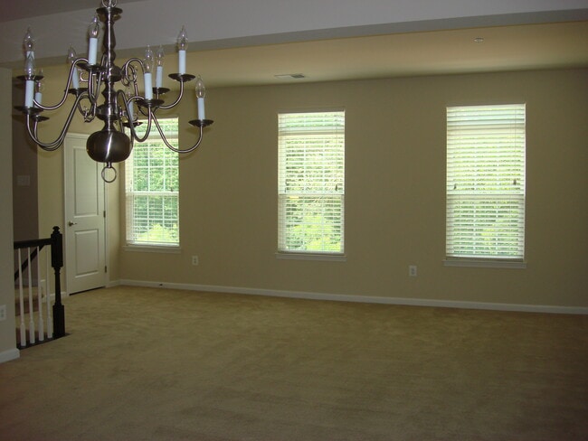 Building Photo - 340 Chessington Dr