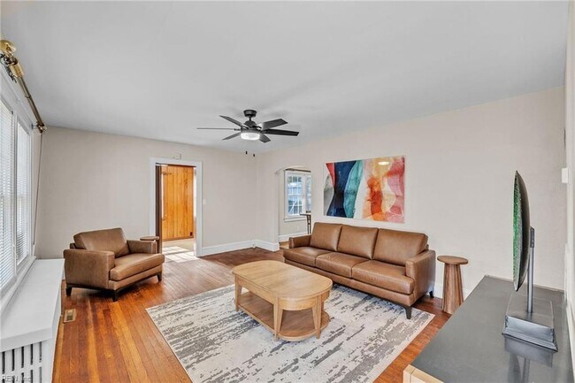 Building Photo - 1345 E Norcova Dr