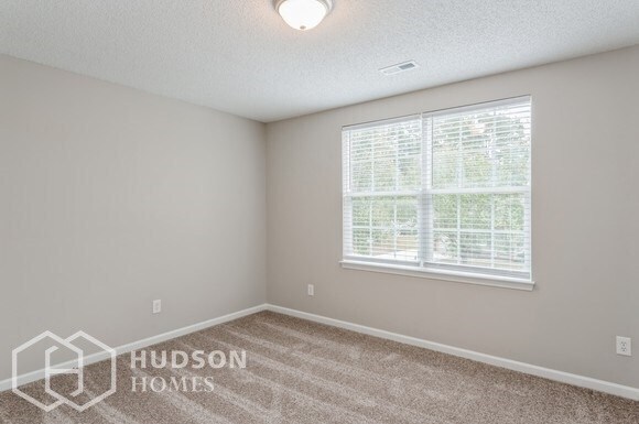 Foto del edificio - 8038 Bristle Ln