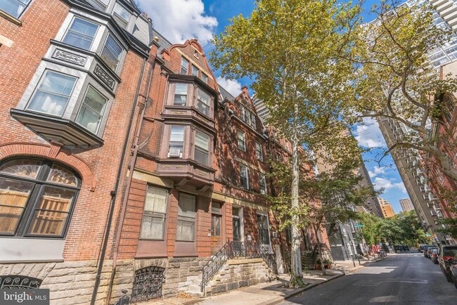 Building Photo - 2019 Locust St
