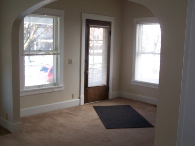 Puerta principal - 71 Glenwood Blvd