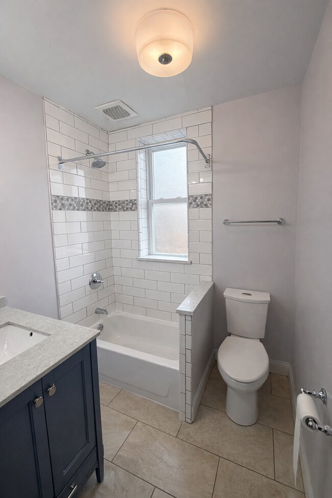 Foto del edificio - Renovated 2BD / 1BA with Modern Finishes - Albany Park