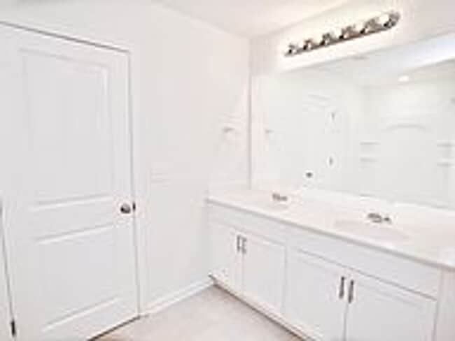 Building Photo - Cozy 3 Bed, 2 Bath Townhome