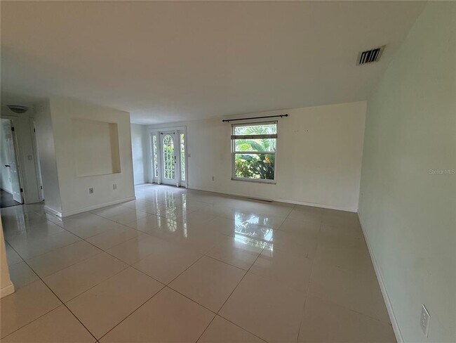 Foto del edificio - 3211 Mayflower St