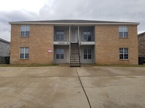 Building Photo - 3302 Barcelona Dr