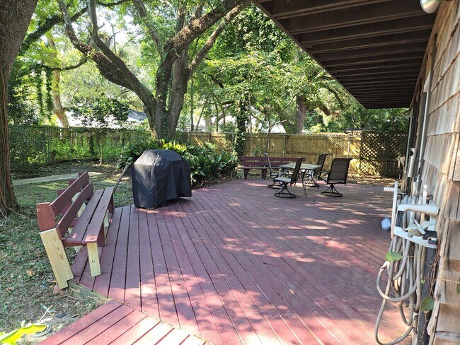 Building Photo - 4 bedroom Home 3 blocks from Gulf of America