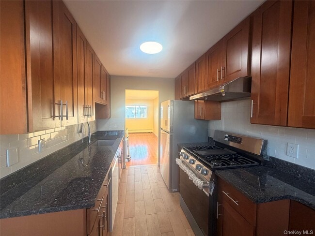 Building Photo - 72 Greenway Terrace