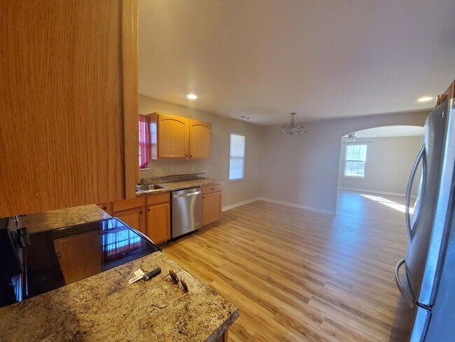 Building Photo - 1605 Maden Rd SE