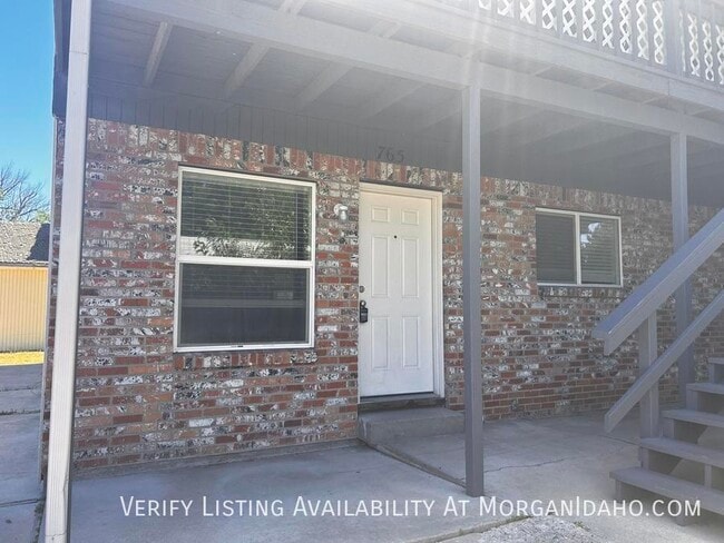 Building Photo - 765 W Pine Ave