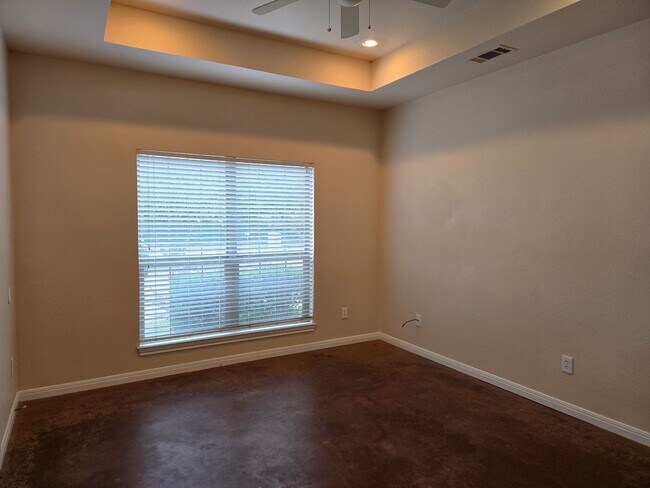 Foto del edificio - 3/2 Fourplex in Castle Heights