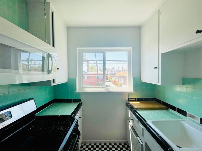 Foto del edificio - 4456 Clarissa Ave.