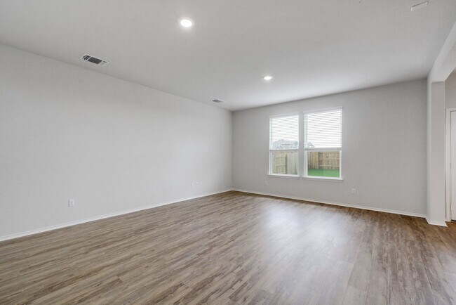 Foto del edificio - 121 Nettletree Dr