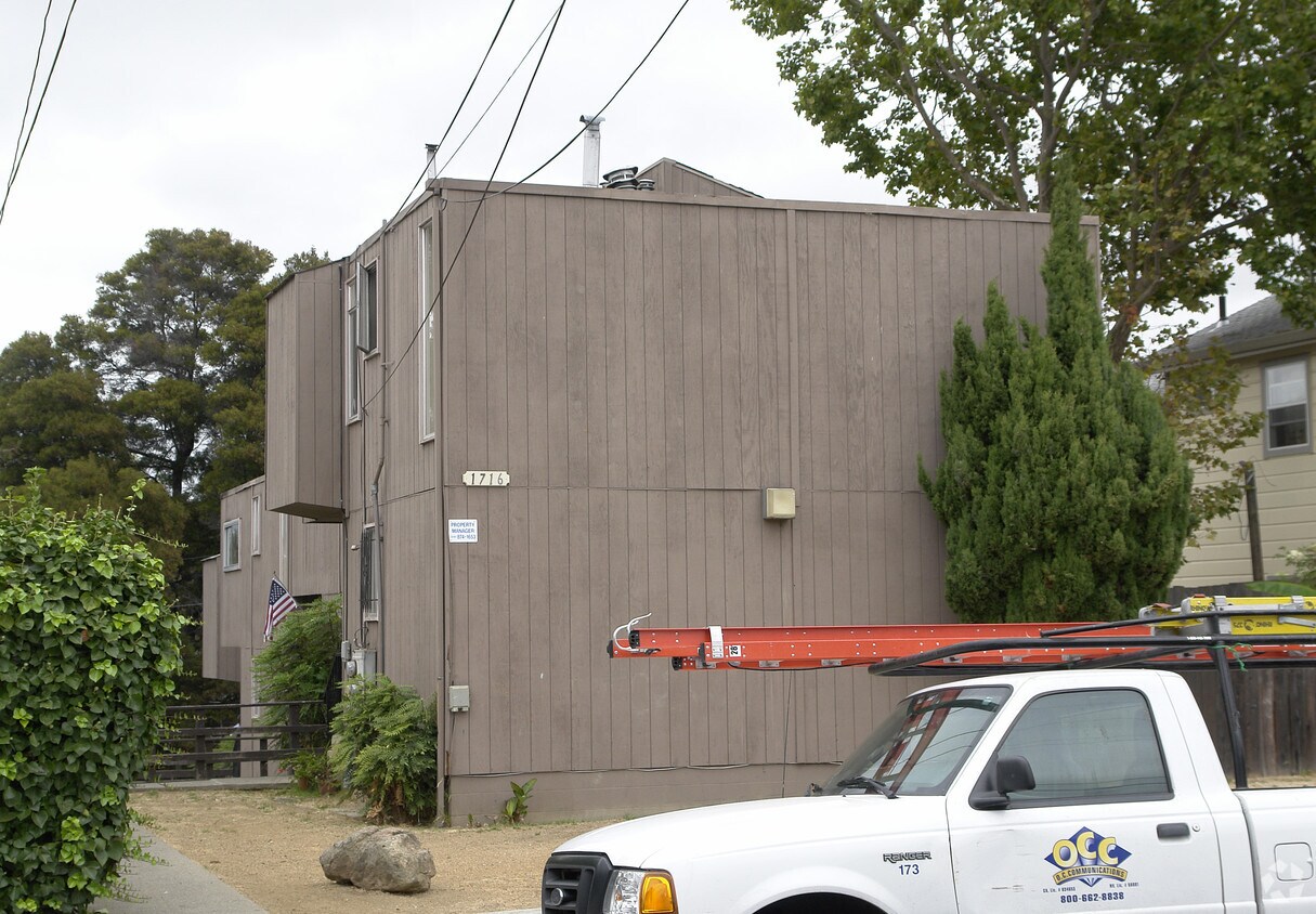 Building Photo - 1716 E 20th St