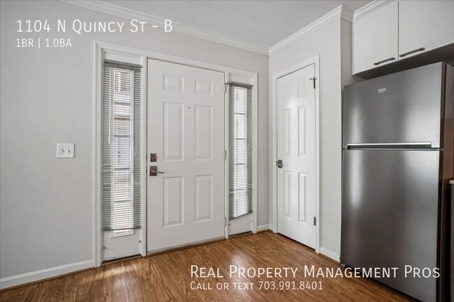 Building Photo - 1104 N Quincy St