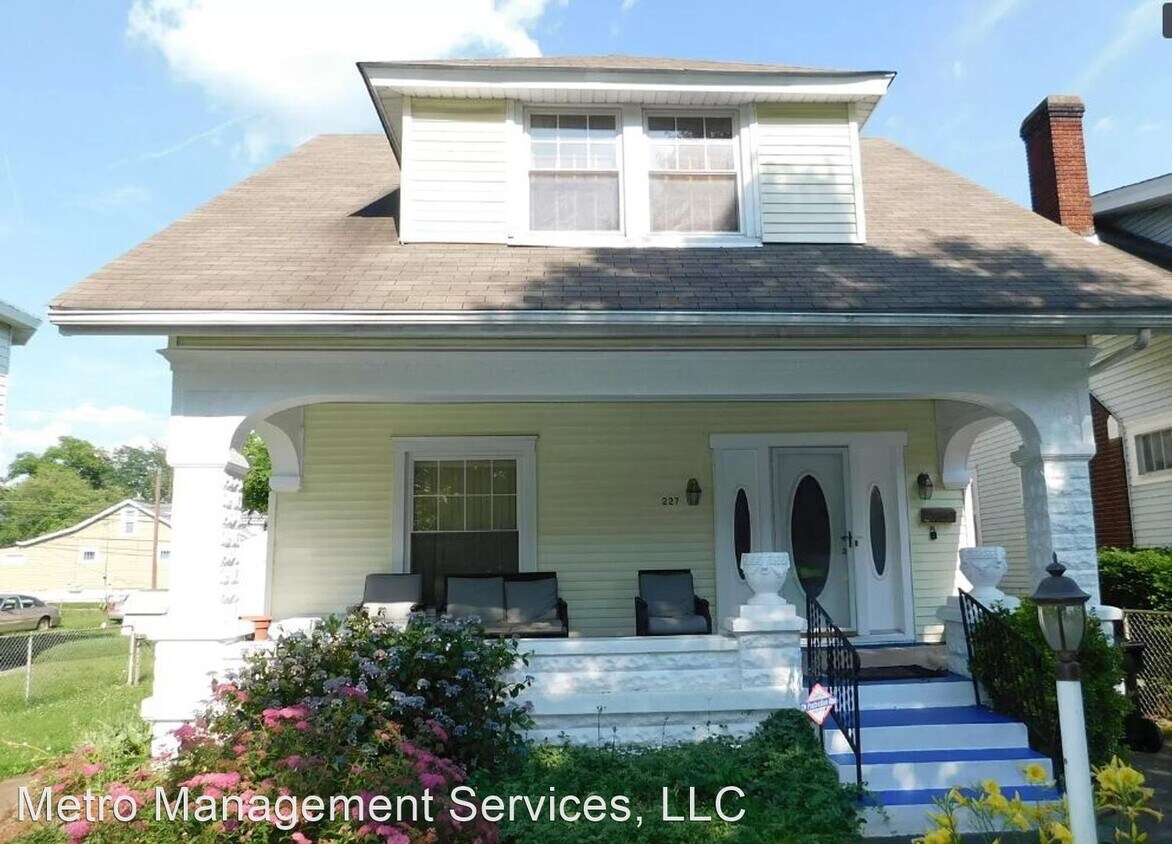 Primary Photo - 4 br, 2 bath House - 227 Southwestern Parkway