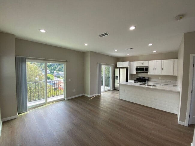 Building Photo - 5407/5409 Baja Dr.
