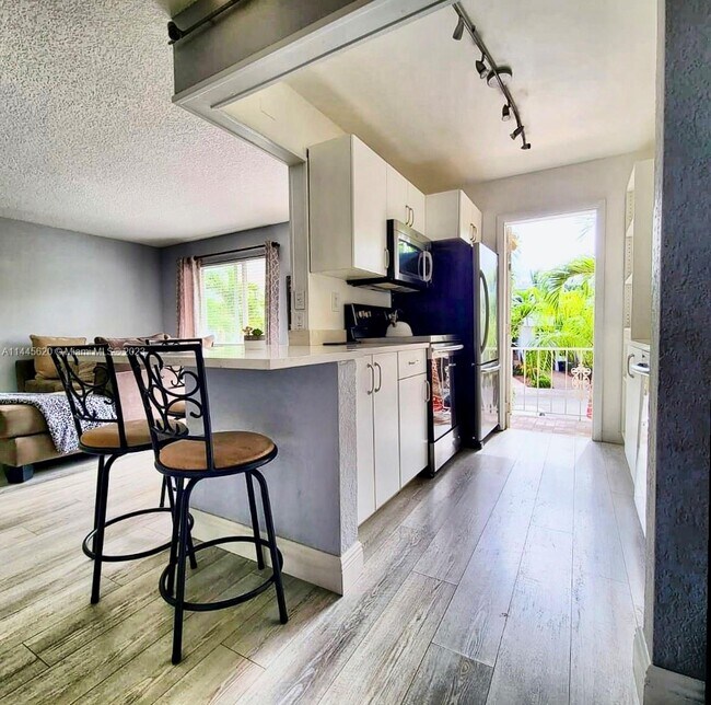 Foto del edificio - 3061 NE 49th St