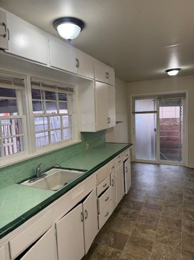 Foto del edificio - UNIQUE LAYOUT!! PRICED TO RENT