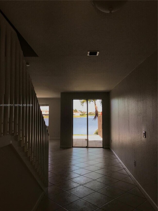 Foto del edificio - 6674 NW 107th Pl