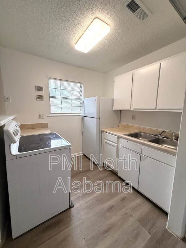 Foto del edificio - 4916 Cotton Row NW