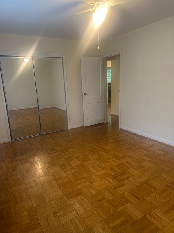 Foto del edificio - 10309 Montrose Ave