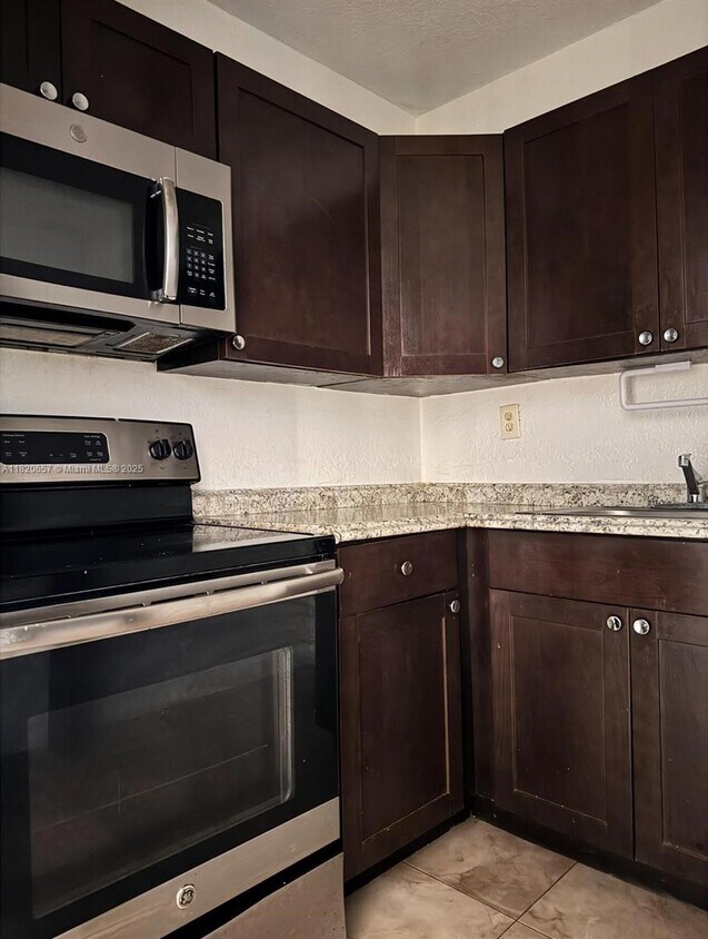 Foto principal - 8009 W 6th Ave