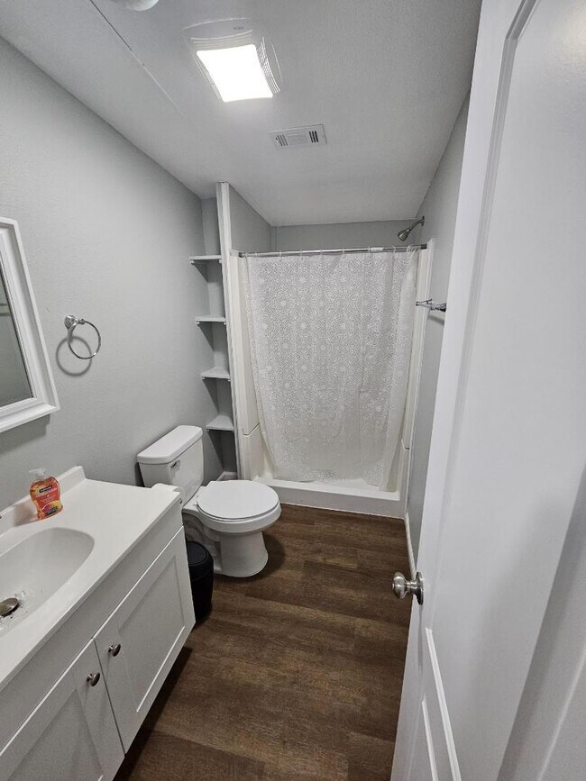 Foto del edificio - 8144 Hewitt St