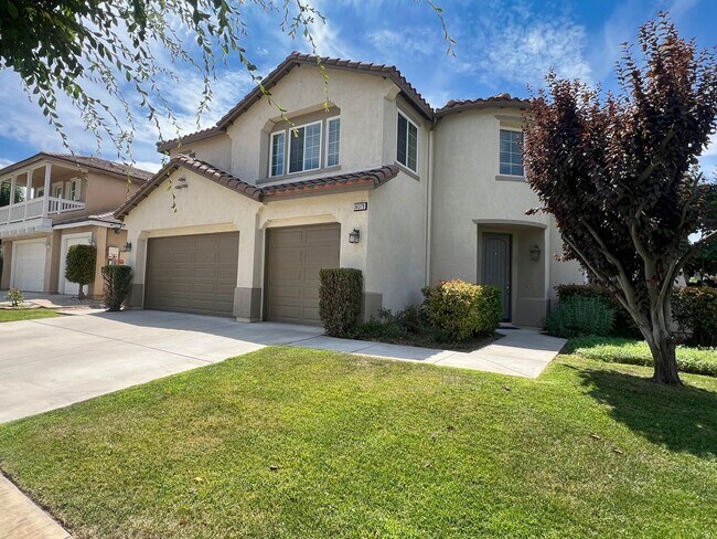 Building Photo - Spacious 4 bedroom 3 bath home in Tourname...