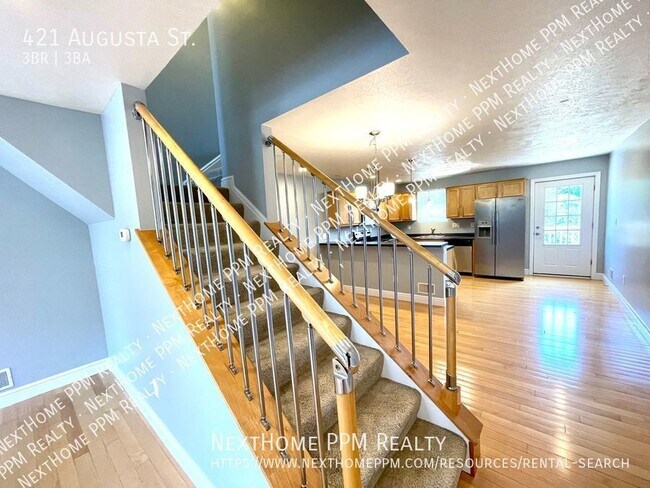 Building Photo - 421 Augusta St