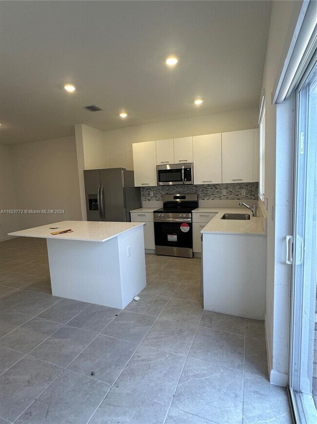 Foto del edificio - 12110 NW 24th Pl