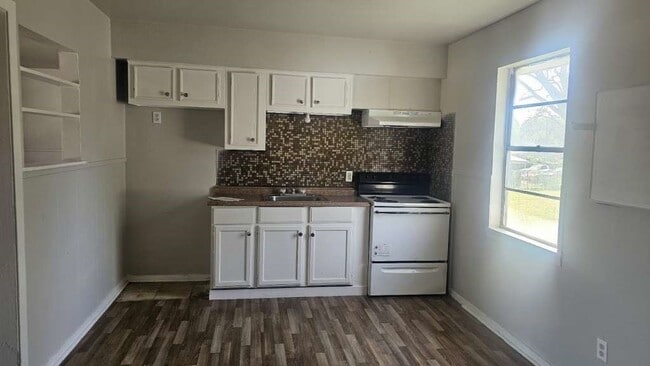 Foto del edificio - 9222 Lockwood Dr