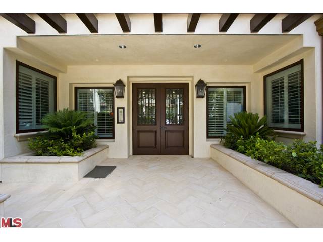 Building Photo - 140 S Oakhurst Dr