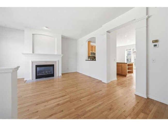 Foto del edificio - 325 W River Pkwy