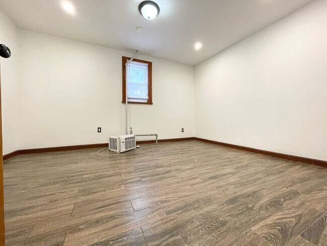 Foto del edificio - 1252 Halsey St