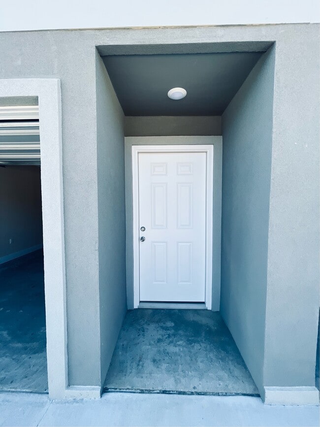 Photo - 716 Plum Ln Townhome