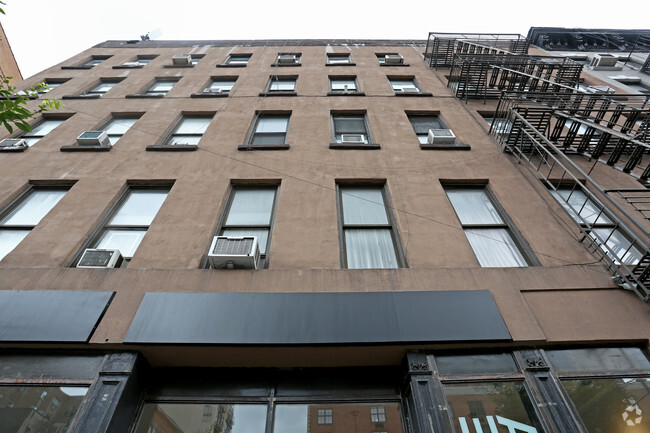 Building Photo - 293 Mott St