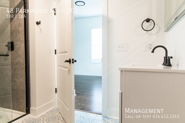 Foto del edificio - 48 Parkwood Ave
