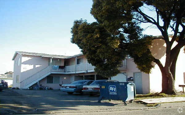 Building Photo - 711 Pierce Rd
