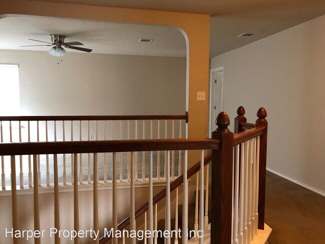 Building Photo - 10814 Mustang Oak Dr