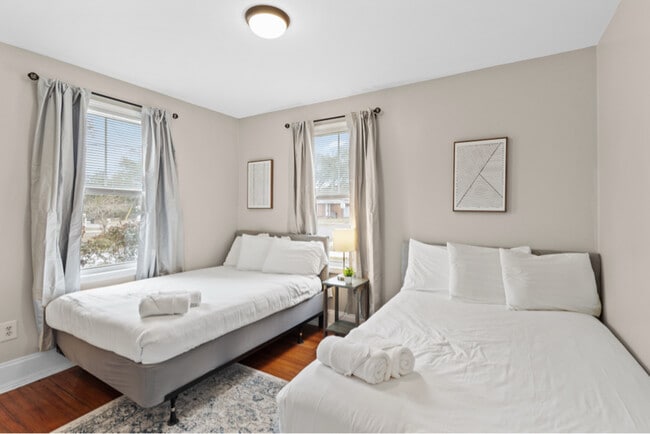 Building Photo - 711 W Blount St