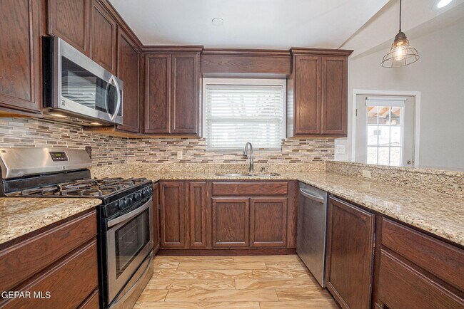 Foto del edificio - 8208 Edgemere Blvd