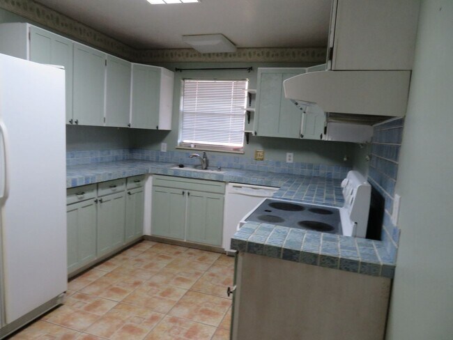 Foto del edificio - AVAILABLE NOW-Large 3 Bedroom, 2 Bath home for Rent