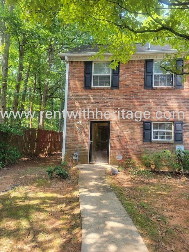 Foto del edificio - WOW!!!.....AWESOME BRICK TOWNHOME ( CORNER...