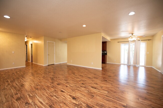 Foto del edificio - 21667 Laguna Rd